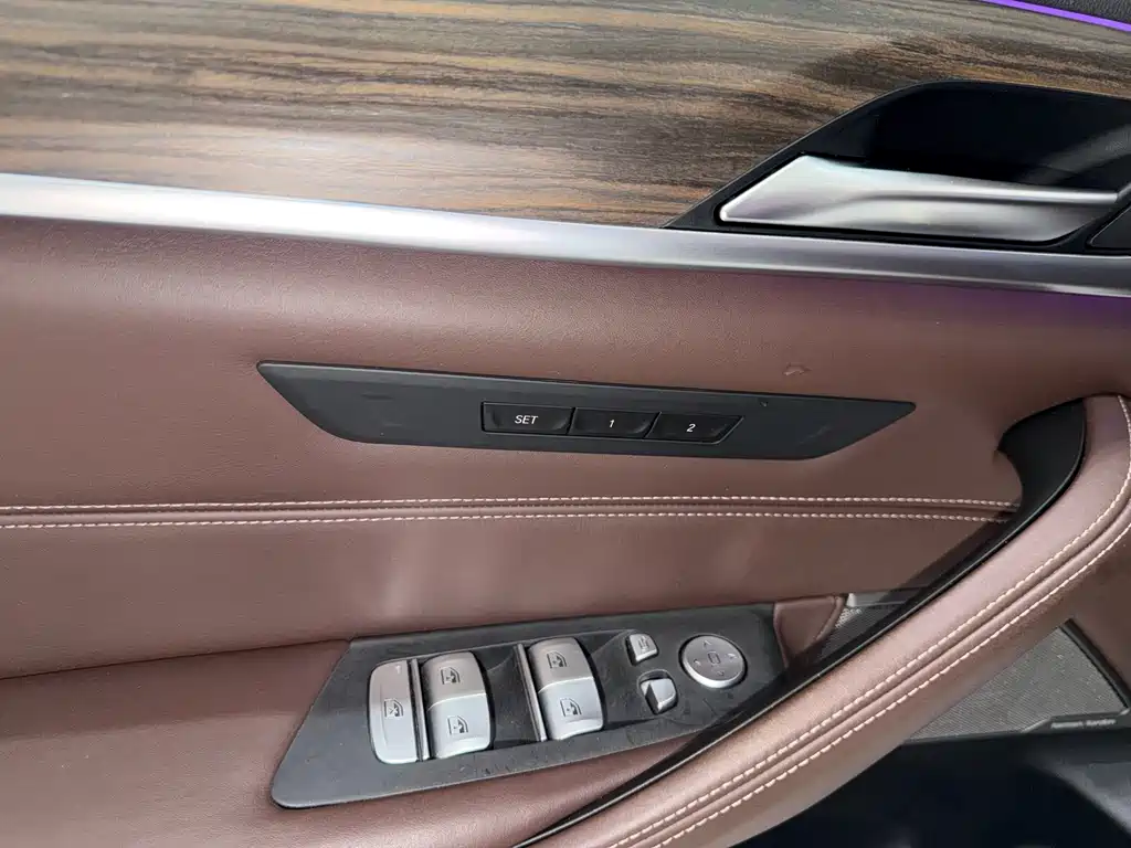 BMW 5 Series — миниатюра 21