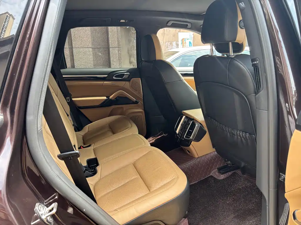 Porsche Cayenne — миниатюра 8
