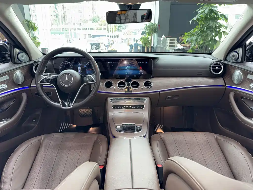 Mercedes-Benz E-Class — миниатюра 4