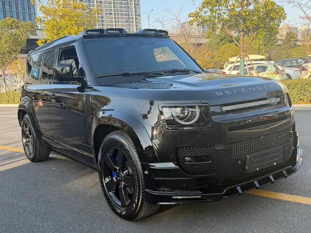 Land Rover Defender 2024