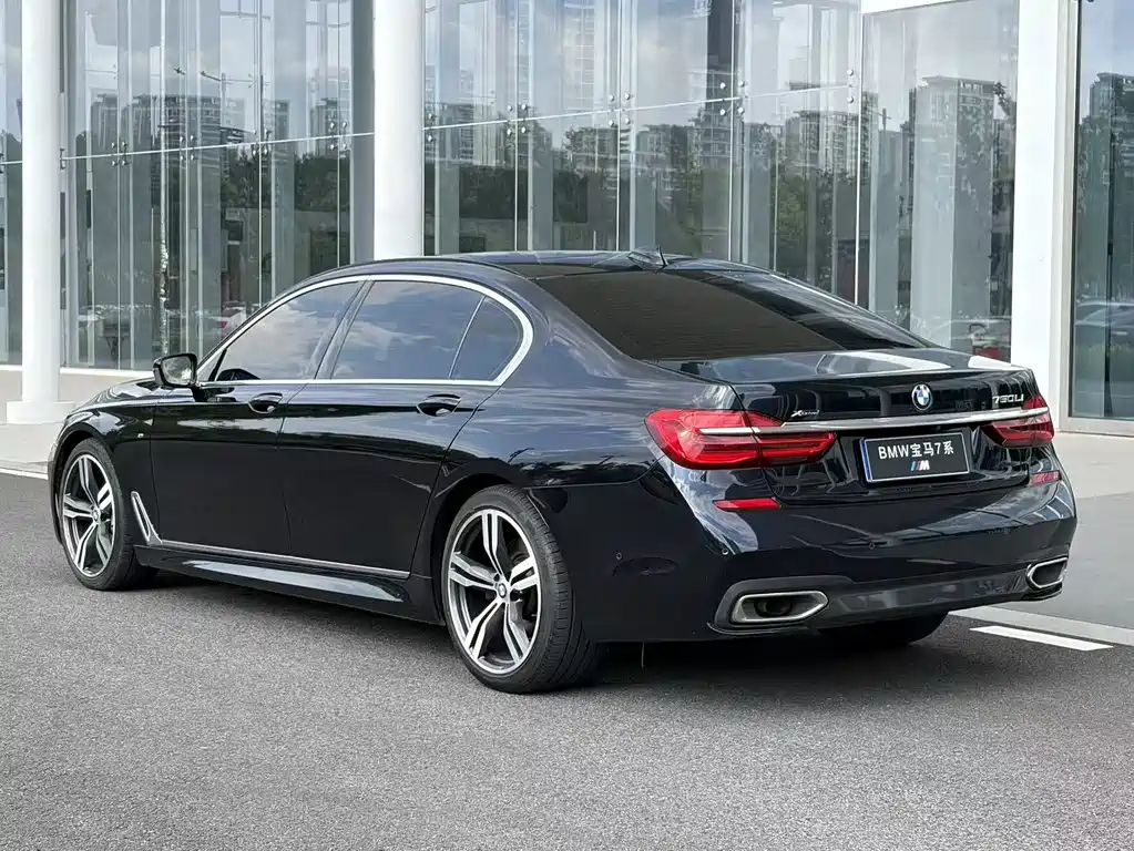 BMW 7 Series — миниатюра 6