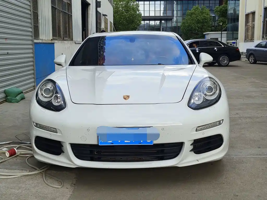 Porsche Panamera — миниатюра 2