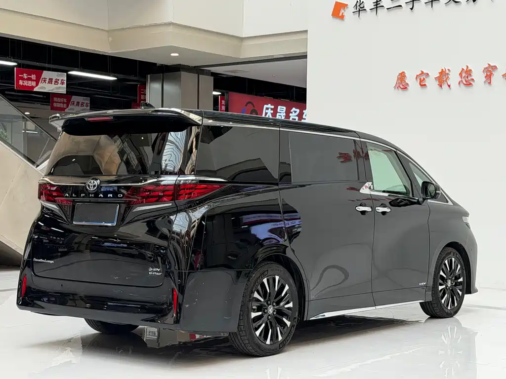 Toyota Alphard — миниатюра 6