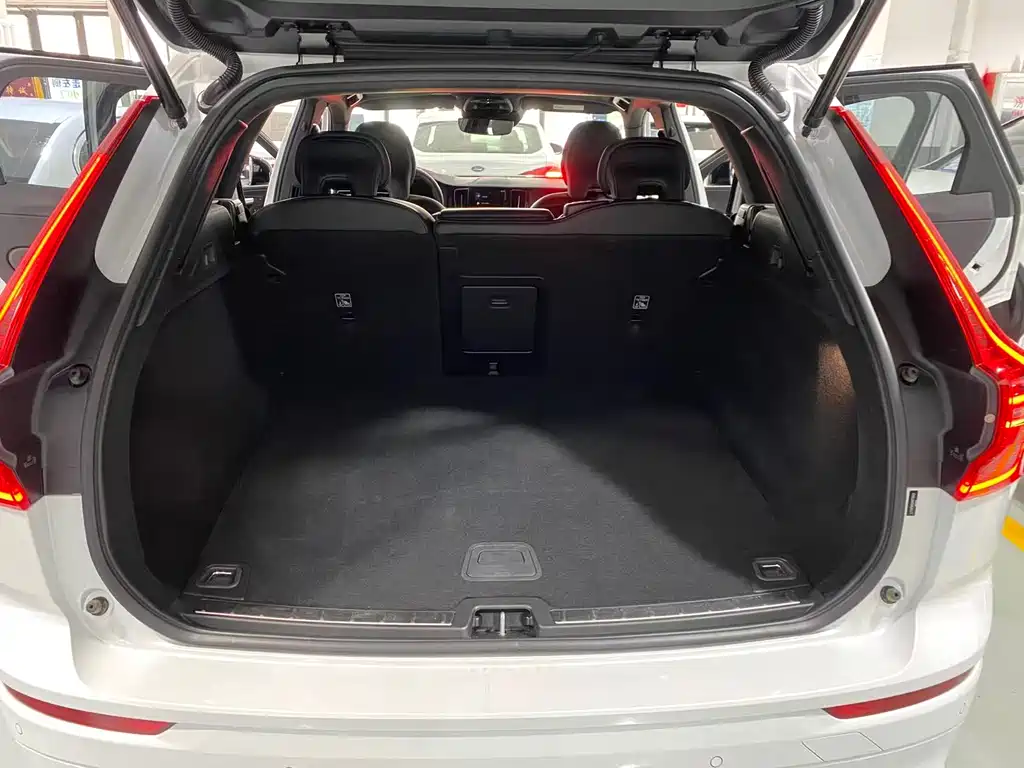 VOLVO XC60 PLUG IN HYBRID