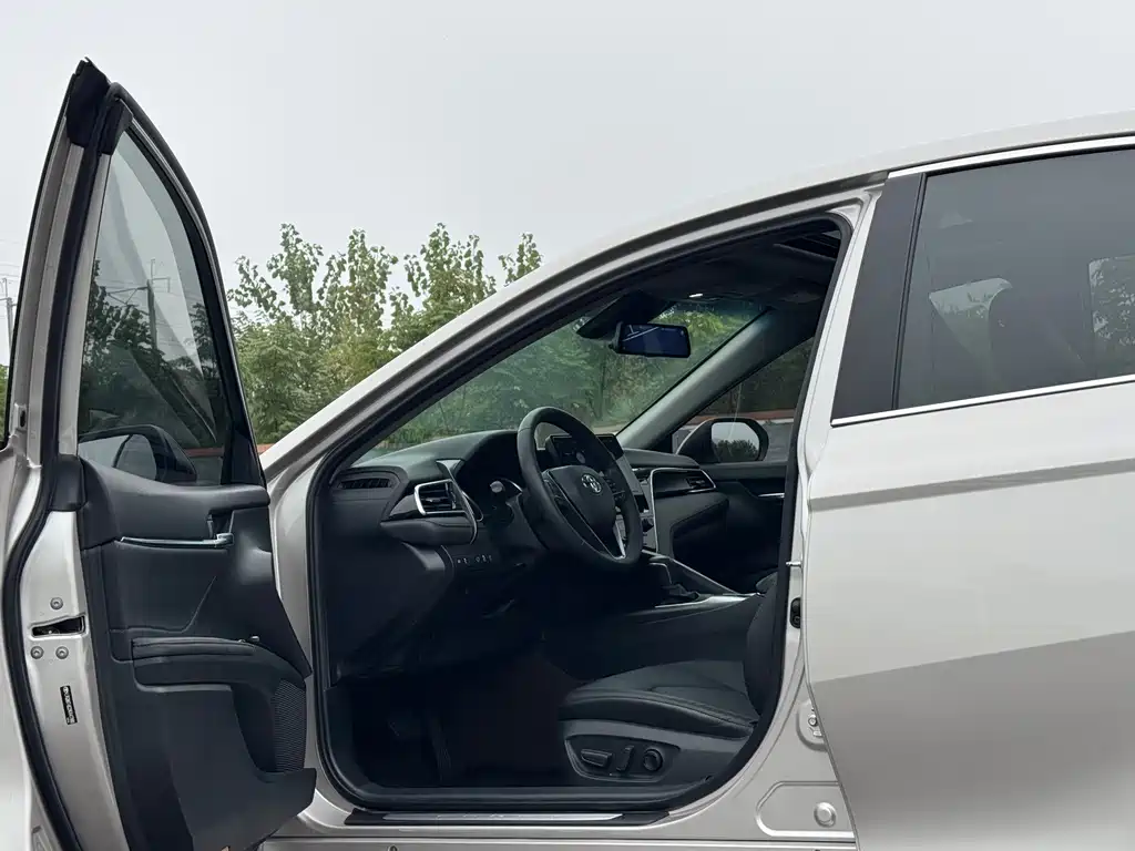 Toyota Camry — миниатюра 12