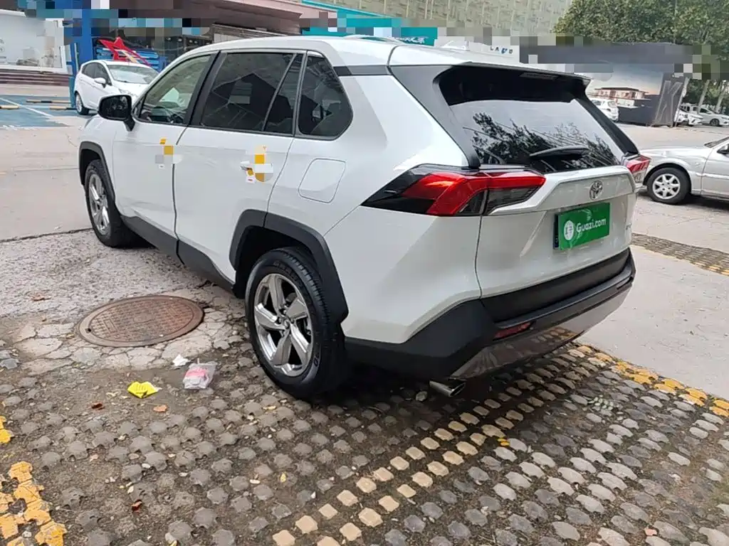 Toyota RAV4 — миниатюра 5