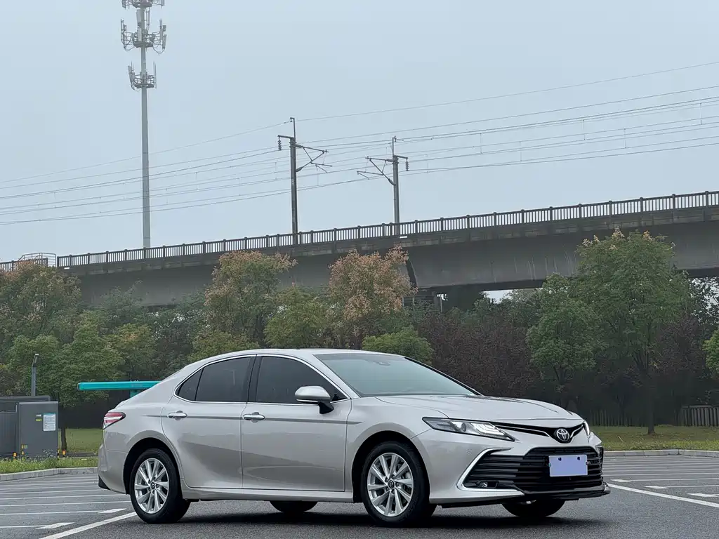 Toyota Camry — миниатюра 3