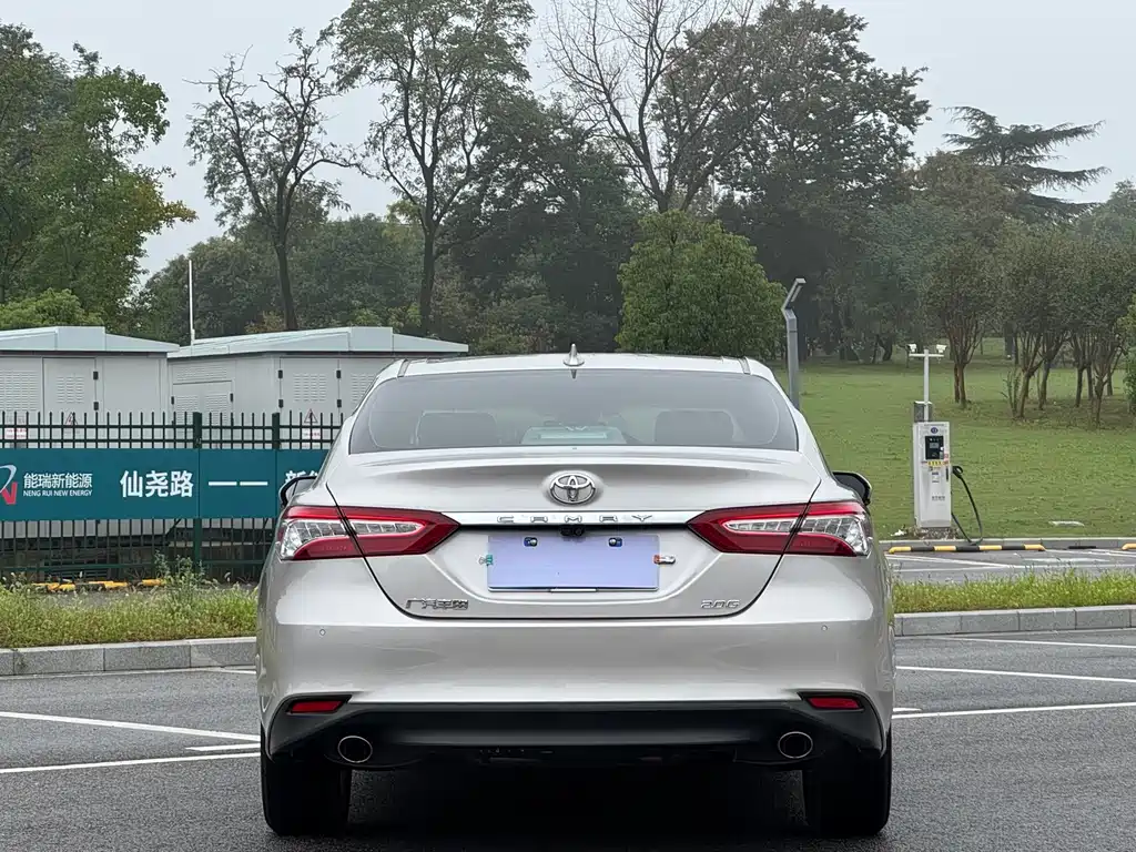 Toyota Camry — миниатюра 18