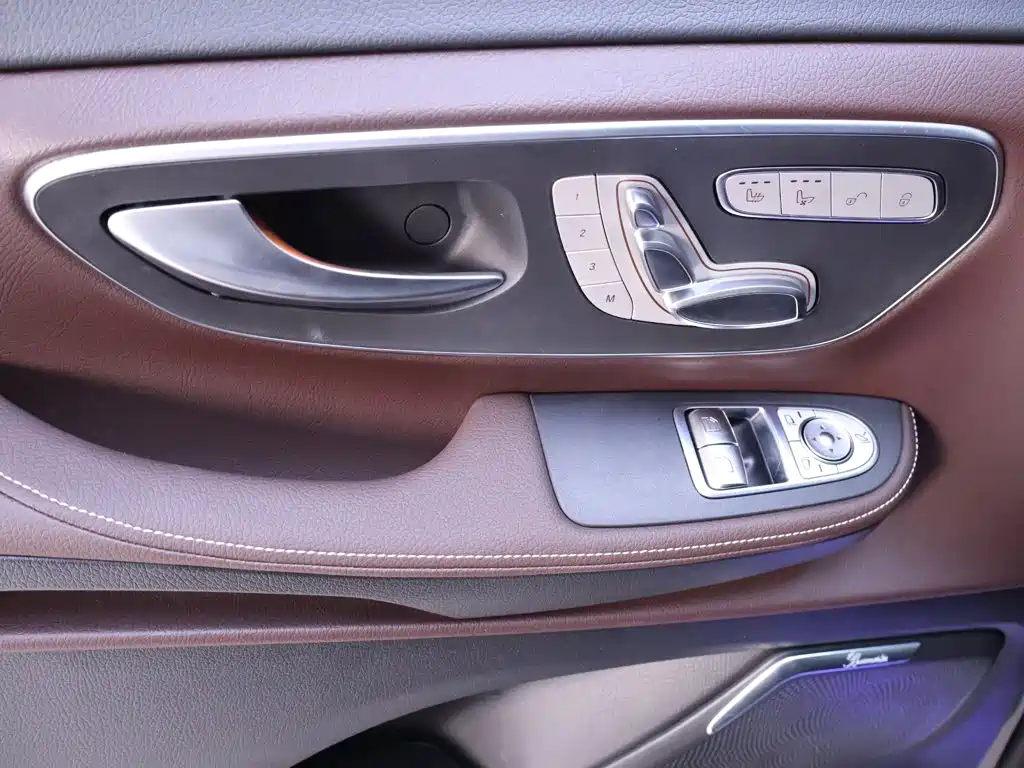 Mercedes-Benz V-Class — миниатюра 17