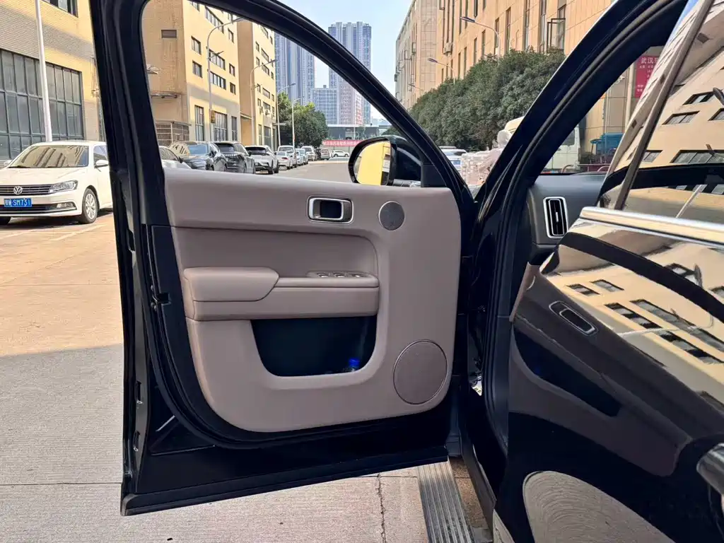 Li Auto Li L8 — миниатюра 10