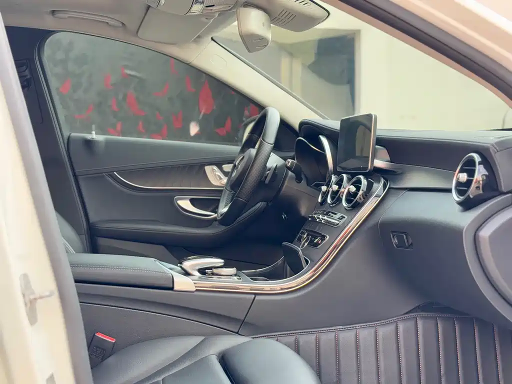 Mercedes-Benz C-Class — миниатюра 6