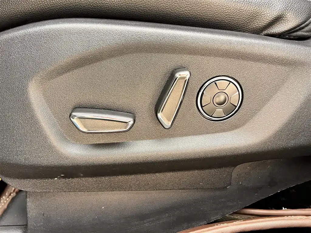 Ford Explorer (Import) — миниатюра 20