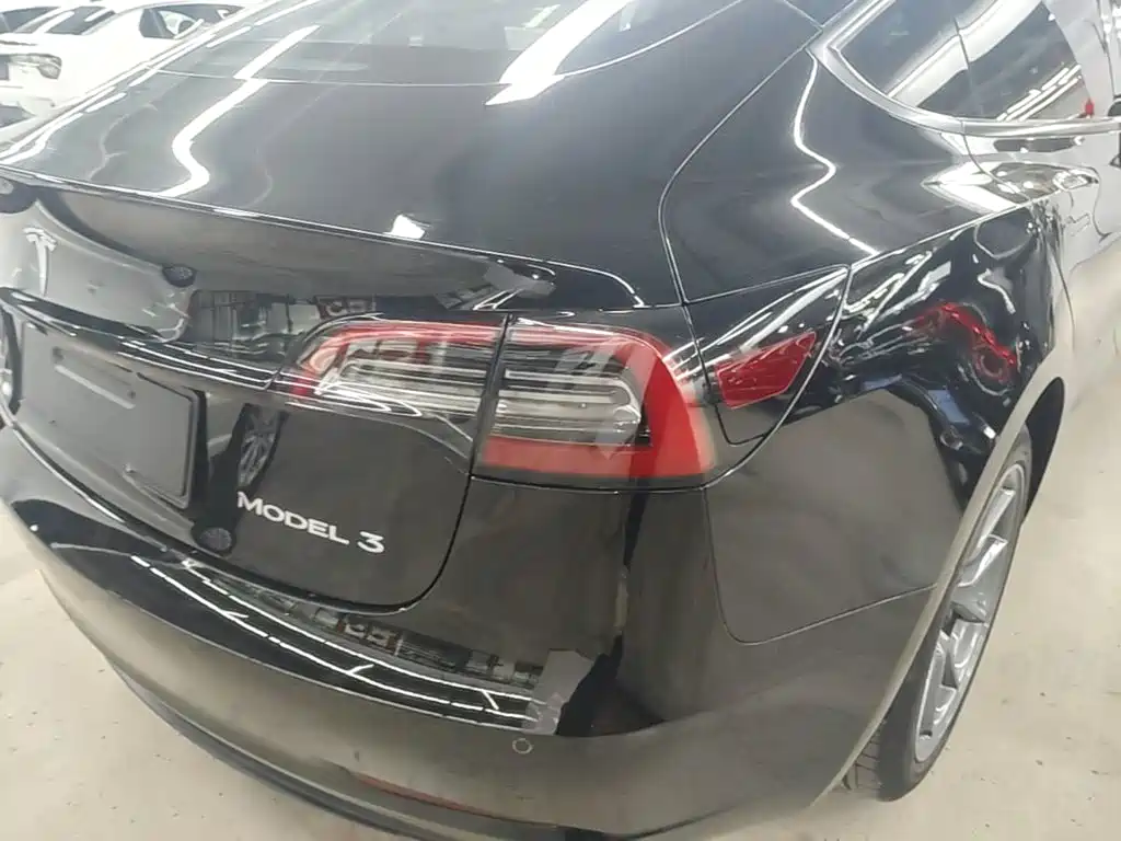 Tesla Model 3 — миниатюра 8