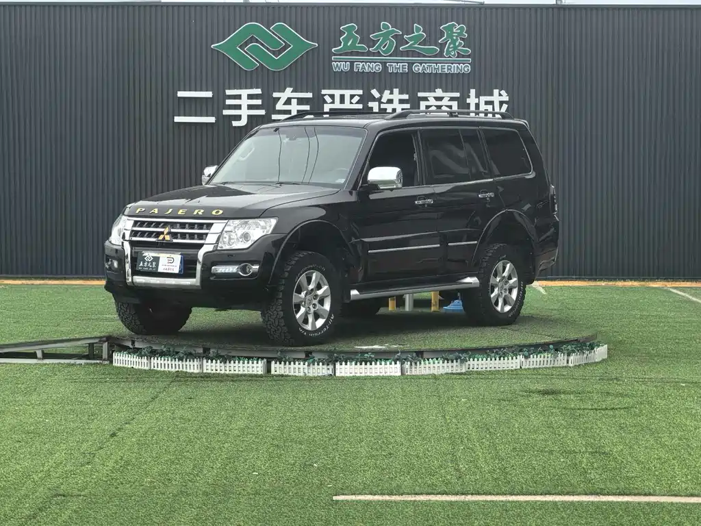 Mitsubishi Pajero (Import) 2017
