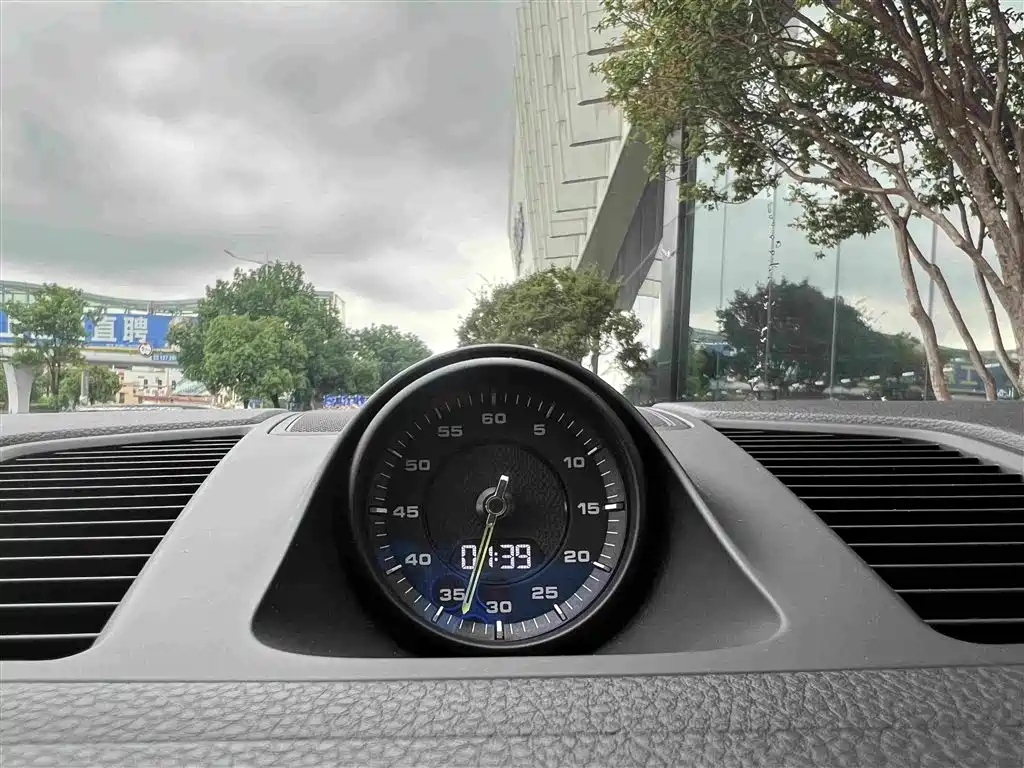 Porsche Cayenne Hybrid — миниатюра 8