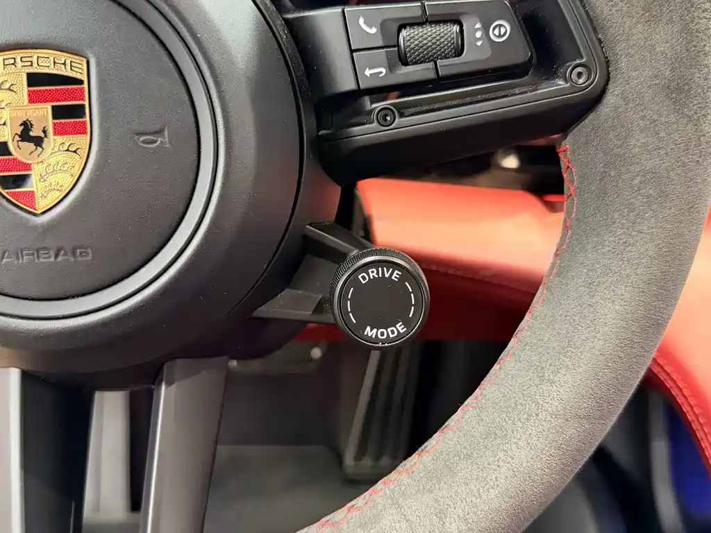 Porsche Taycan — миниатюра 11