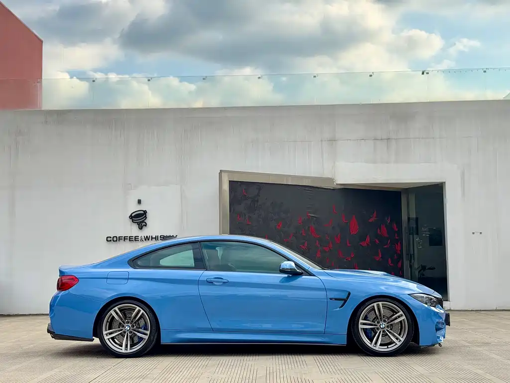 BMW M4 — миниатюра 10