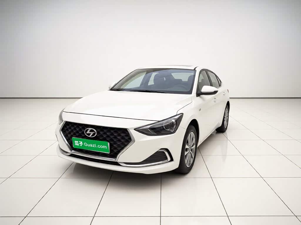Hyundai Elantra 1.6 л 2021 г. Белый, пробег 12400 км