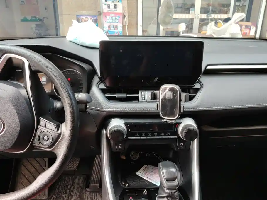 Toyota RAV4 — миниатюра 13