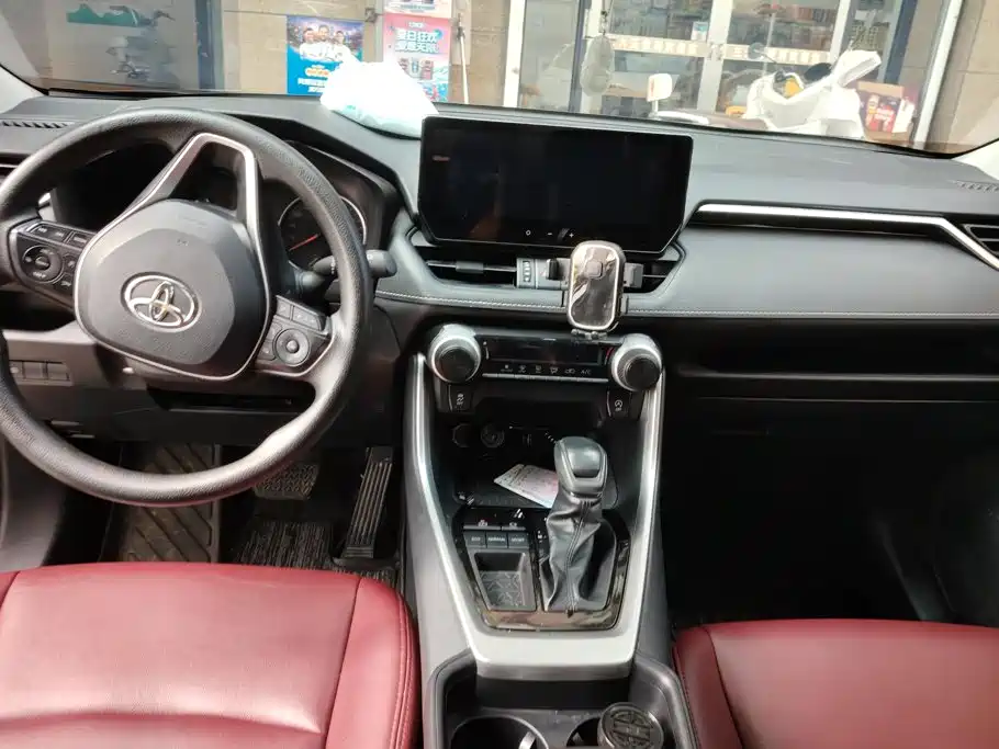 Toyota RAV4 — миниатюра 12