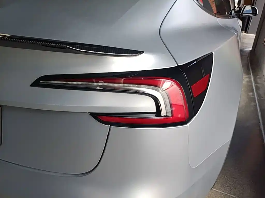 Tesla Model 3 — миниатюра 8