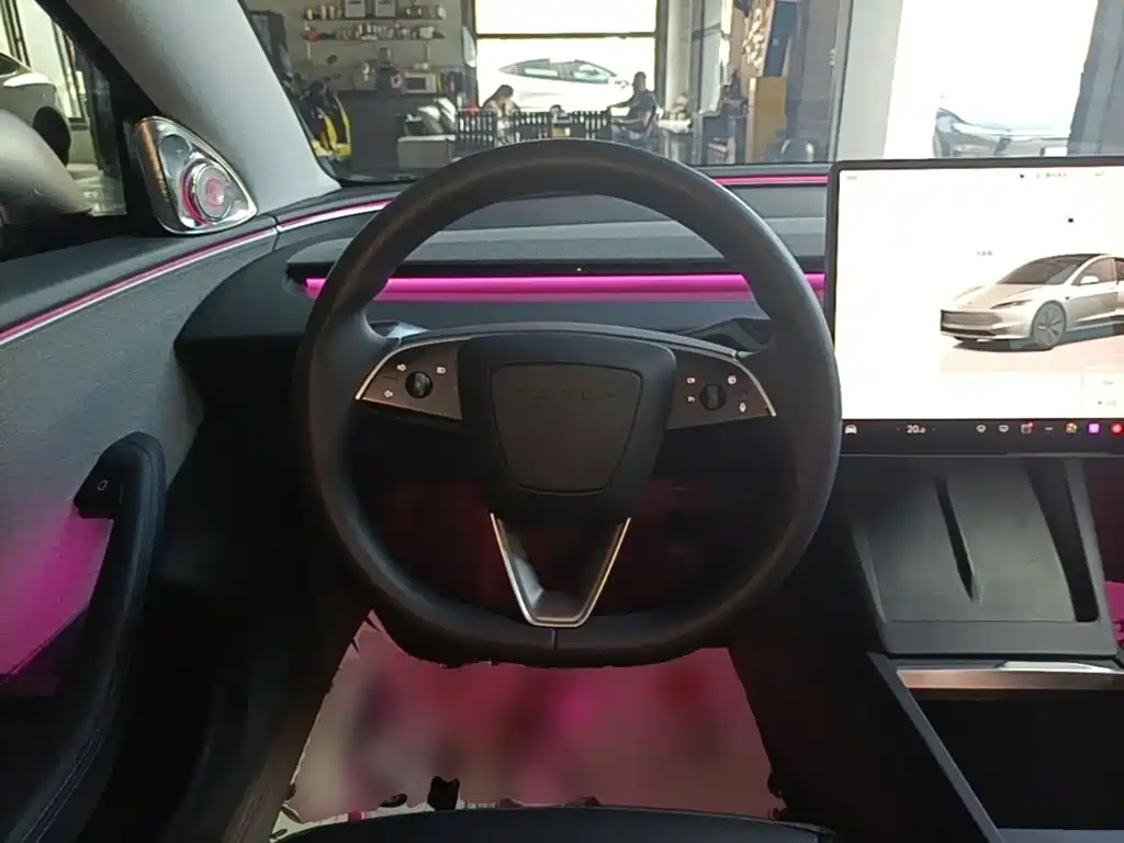 Tesla Model 3 — миниатюра 11