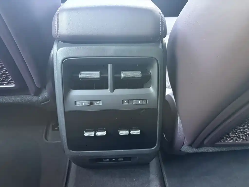 Porsche Macan EV — миниатюра 14