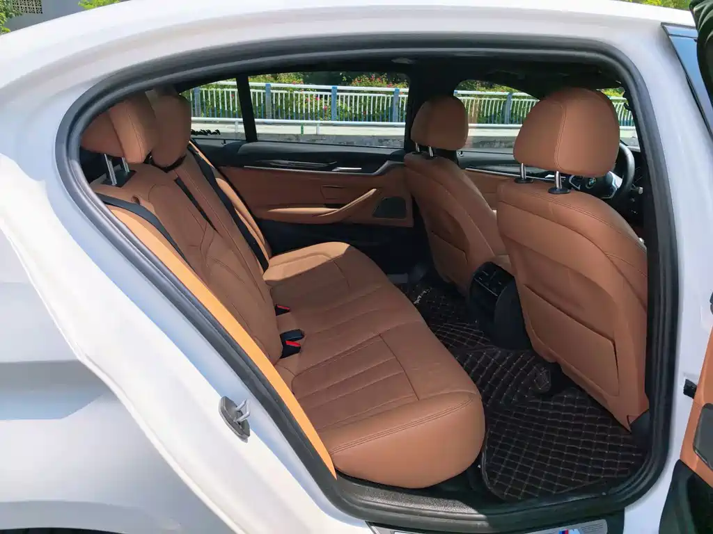 BMW 5 Series — миниатюра 16