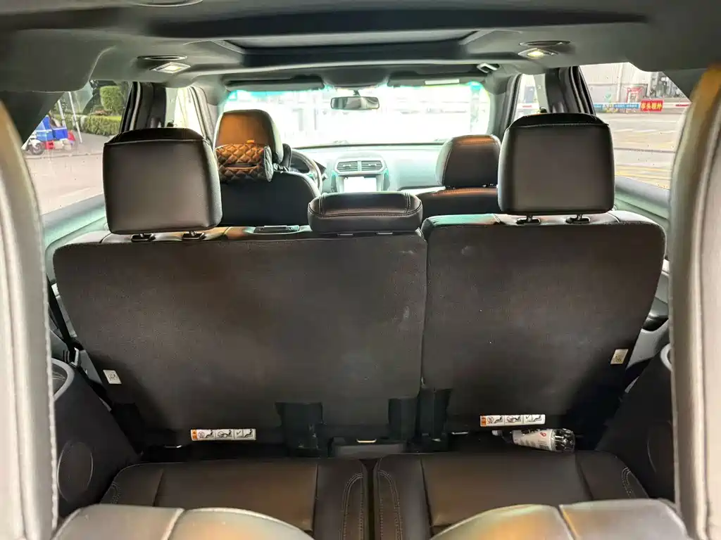 Ford Explorer (Import) — миниатюра 8