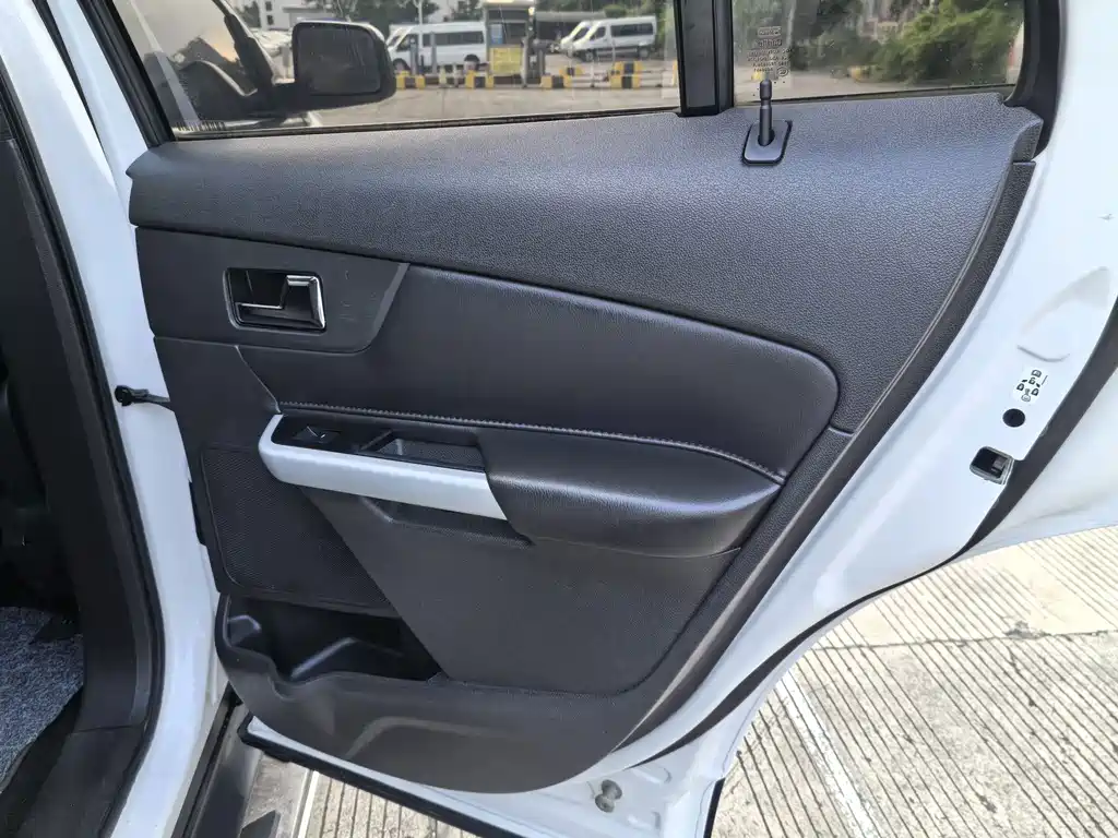 Ford Edge (Import) — миниатюра 22