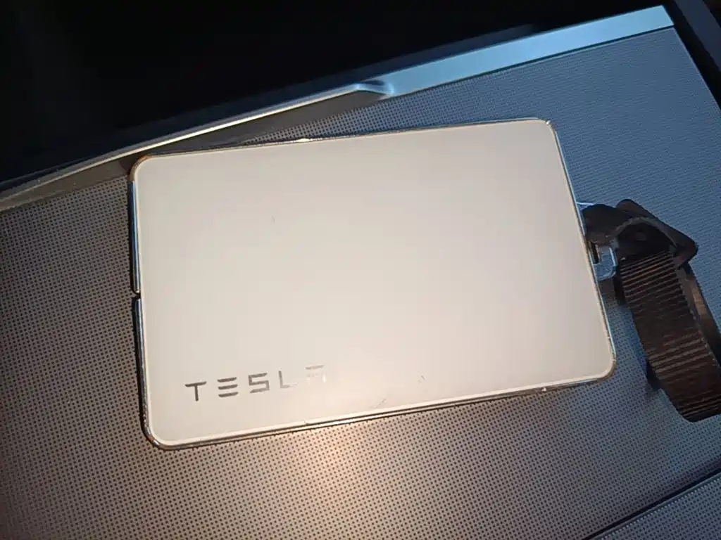 Tesla Model 3 — миниатюра 9