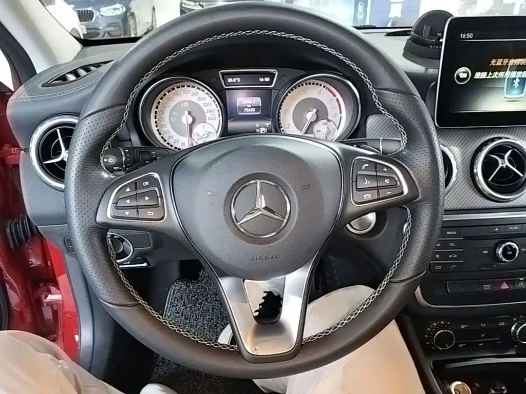 Mercedes-Benz GLA — миниатюра 11