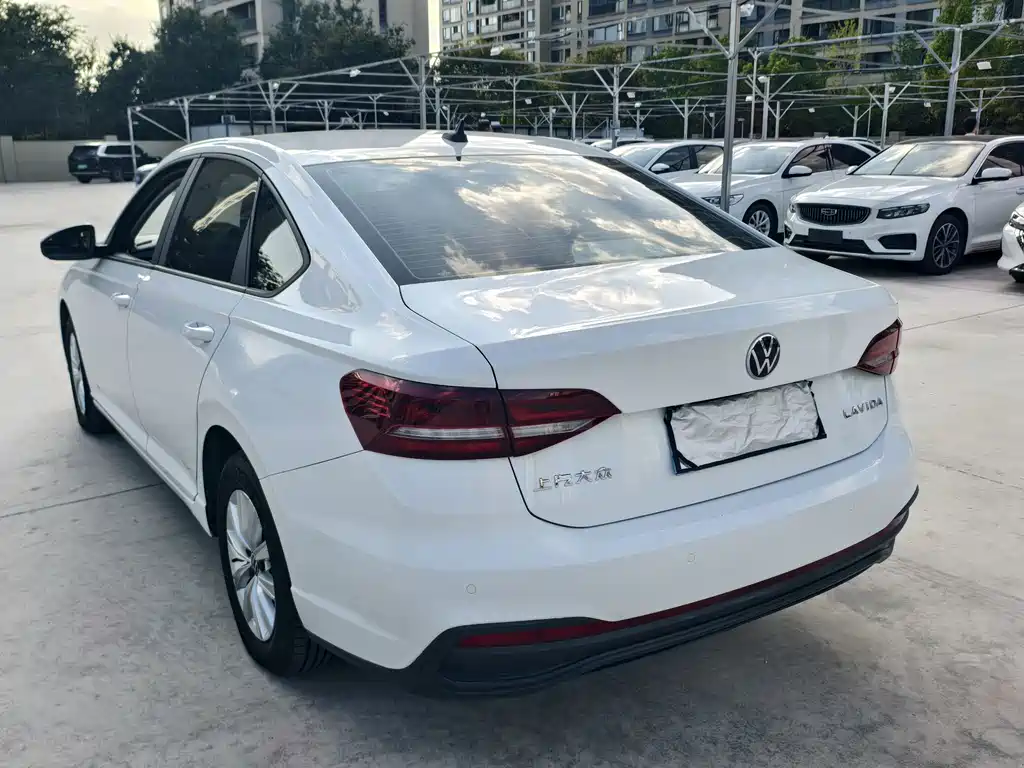 Volkswagen Lavida — миниатюра 5