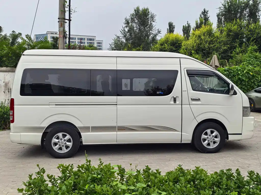 Toyota Hiace — миниатюра 6