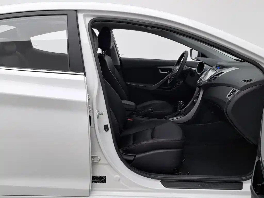 Hyundai Elantra Langdong — миниатюра 23
