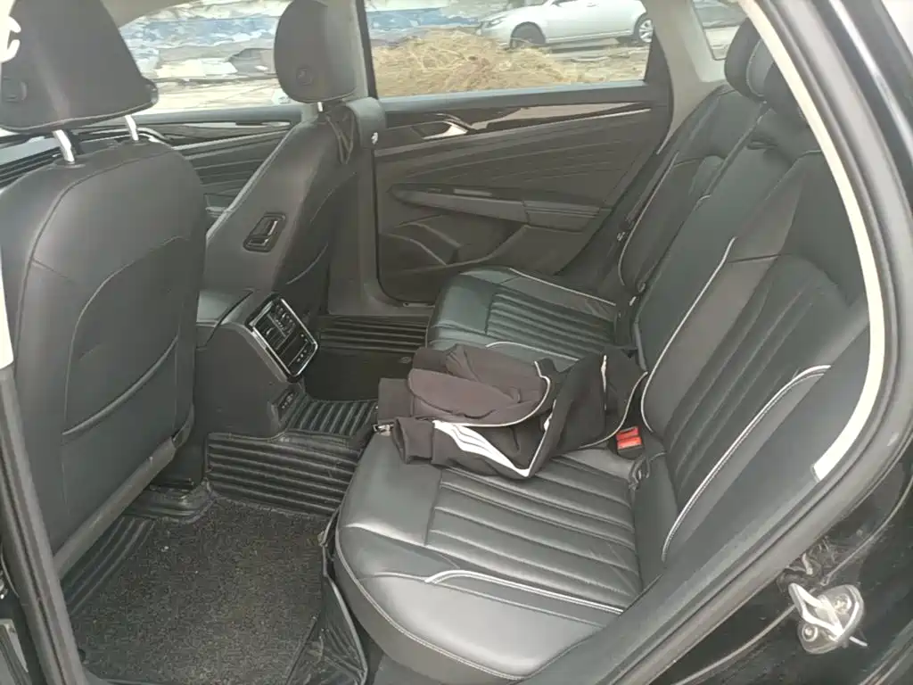 Volkswagen Passat PHEV — миниатюра 17