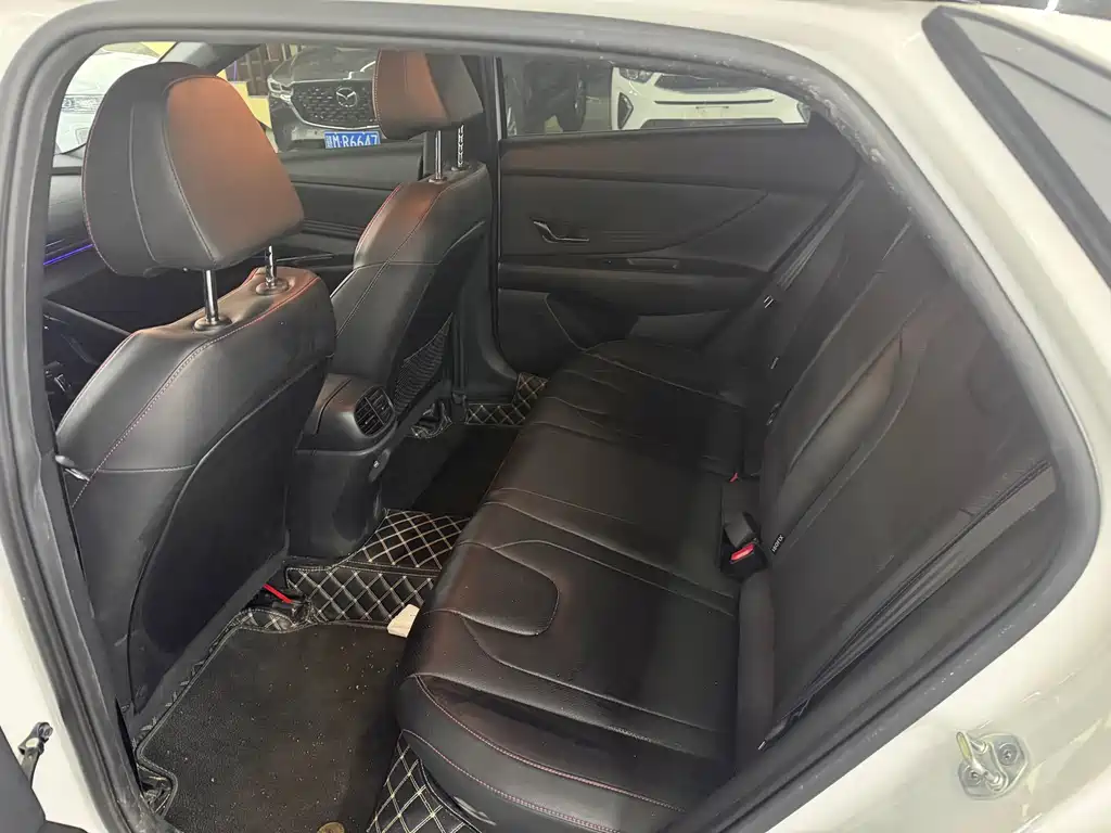 Hyundai Elantra — миниатюра 6