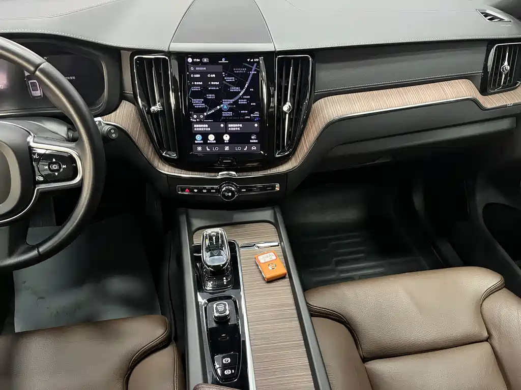 Volvo XC60 PHEV — миниатюра 14