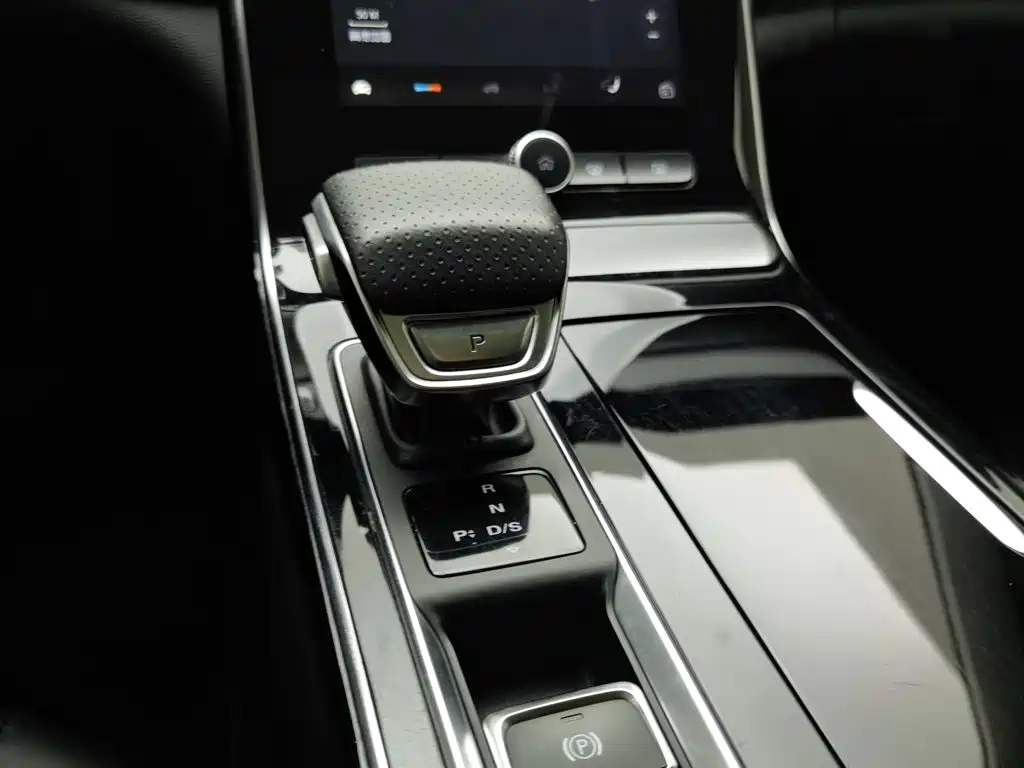 Roewe RX5 MAX — миниатюра 13