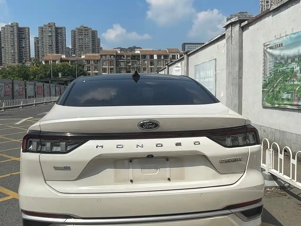 Ford Mondeo — миниатюра 8
