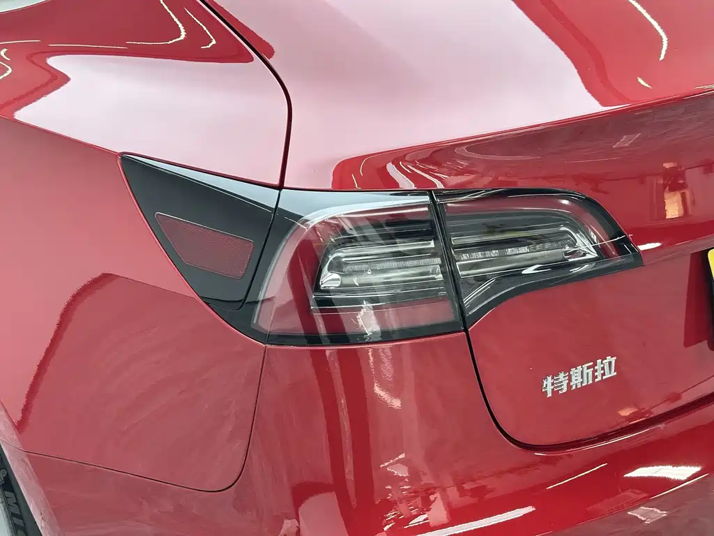 Tesla Model 3 — миниатюра 11
