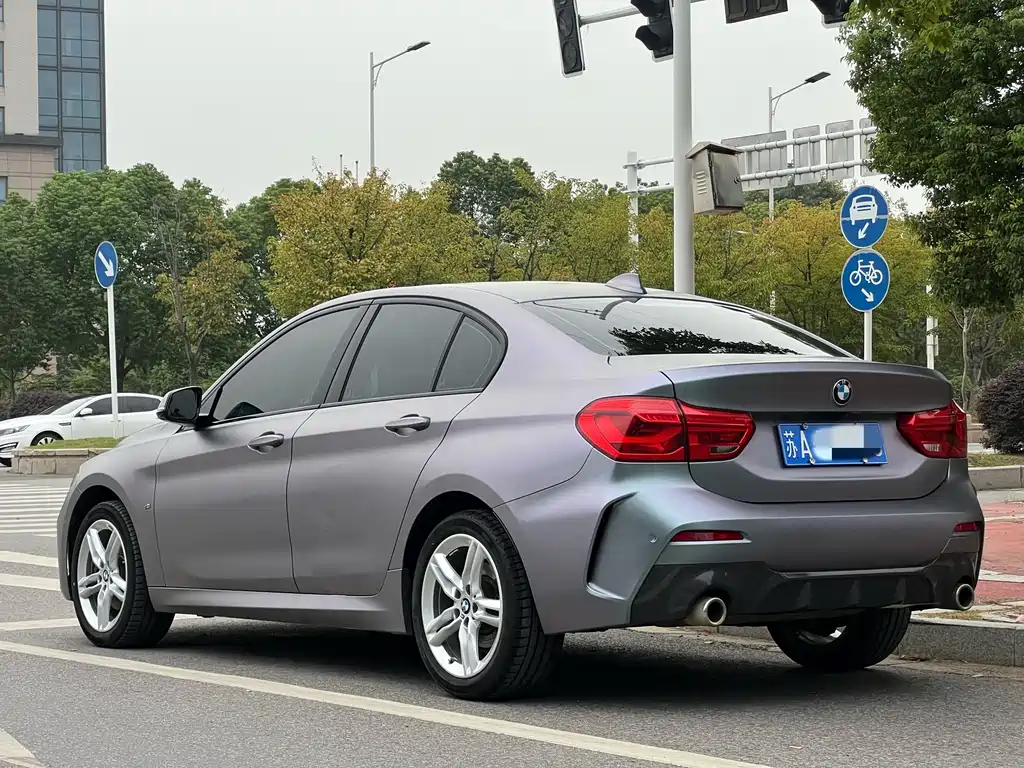 BMW 1 SERIES