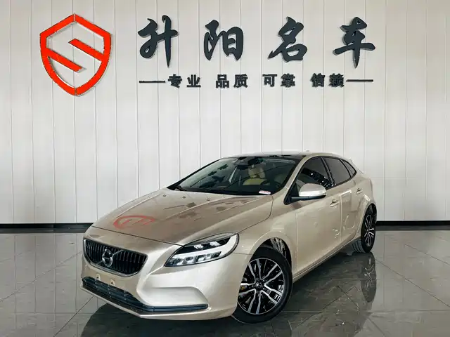 volvo v40