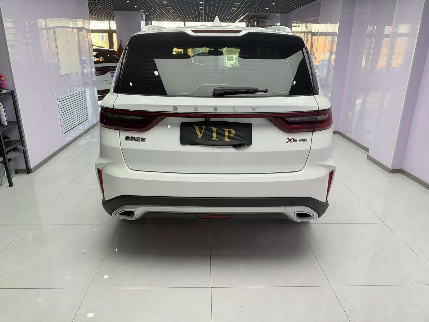 Geely Emgrand X6 1.4 л 2022 г. Белый, пробег 48000 км