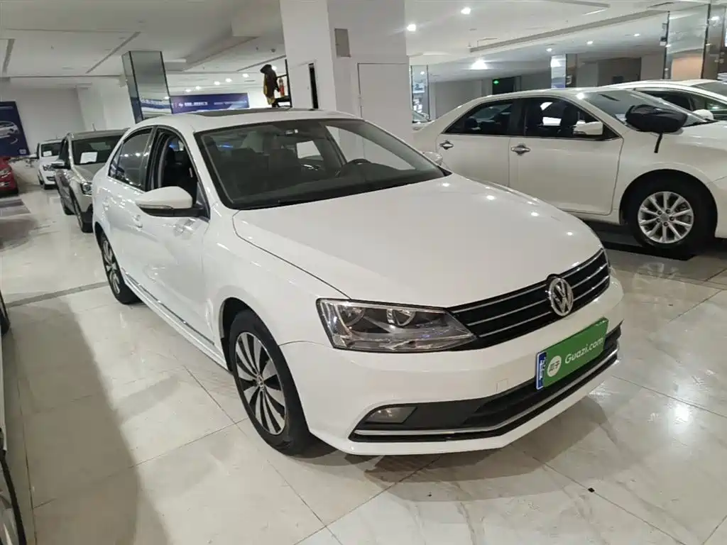 Volkswagen Sagitar 2018 1.6L AT Comfort