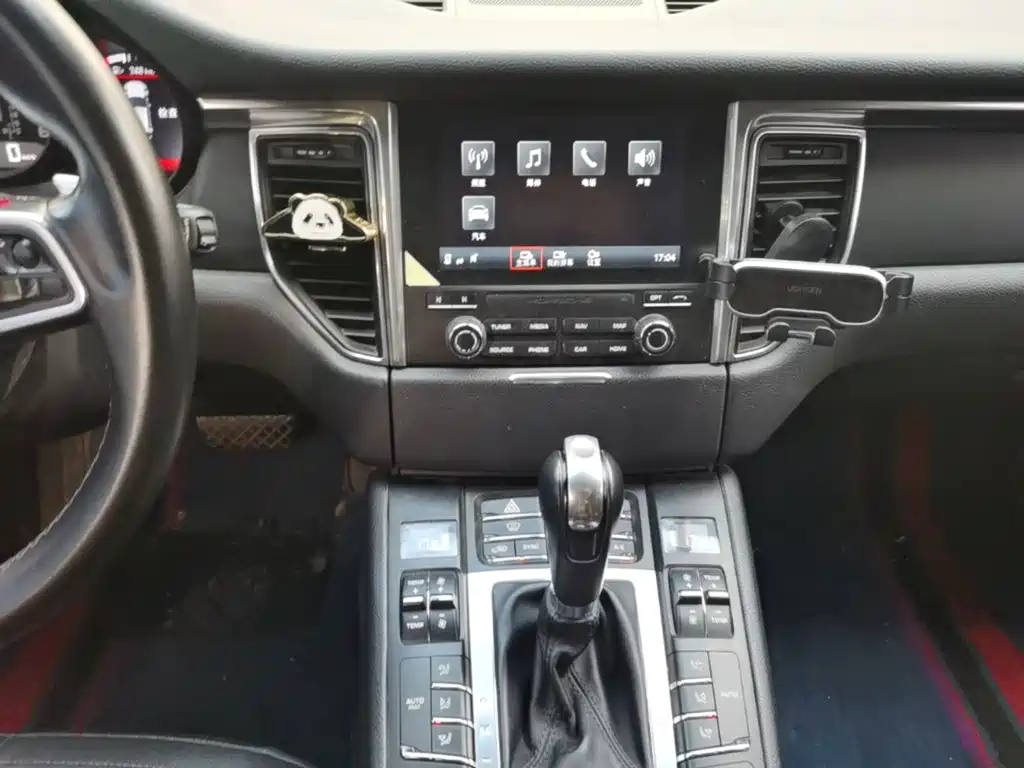 Porsche Macan — миниатюра 13