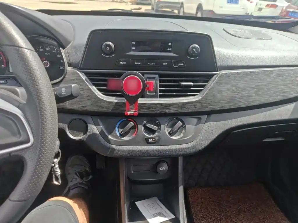 Baojun 310W — миниатюра 6