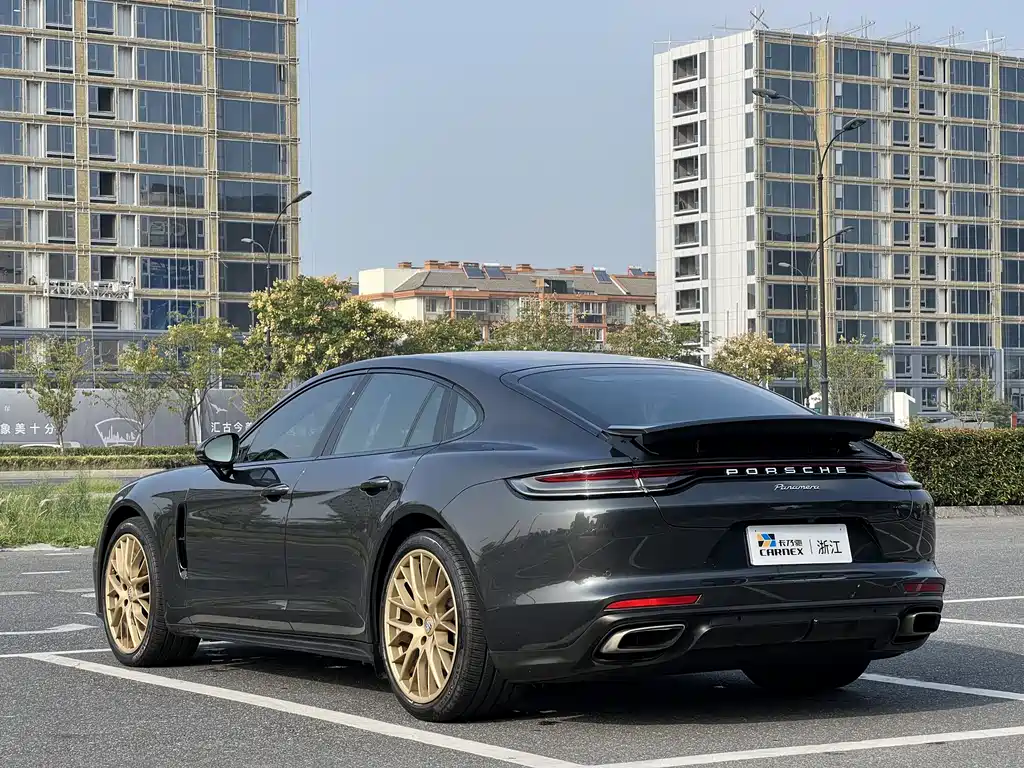PORSCHE PANAMERA