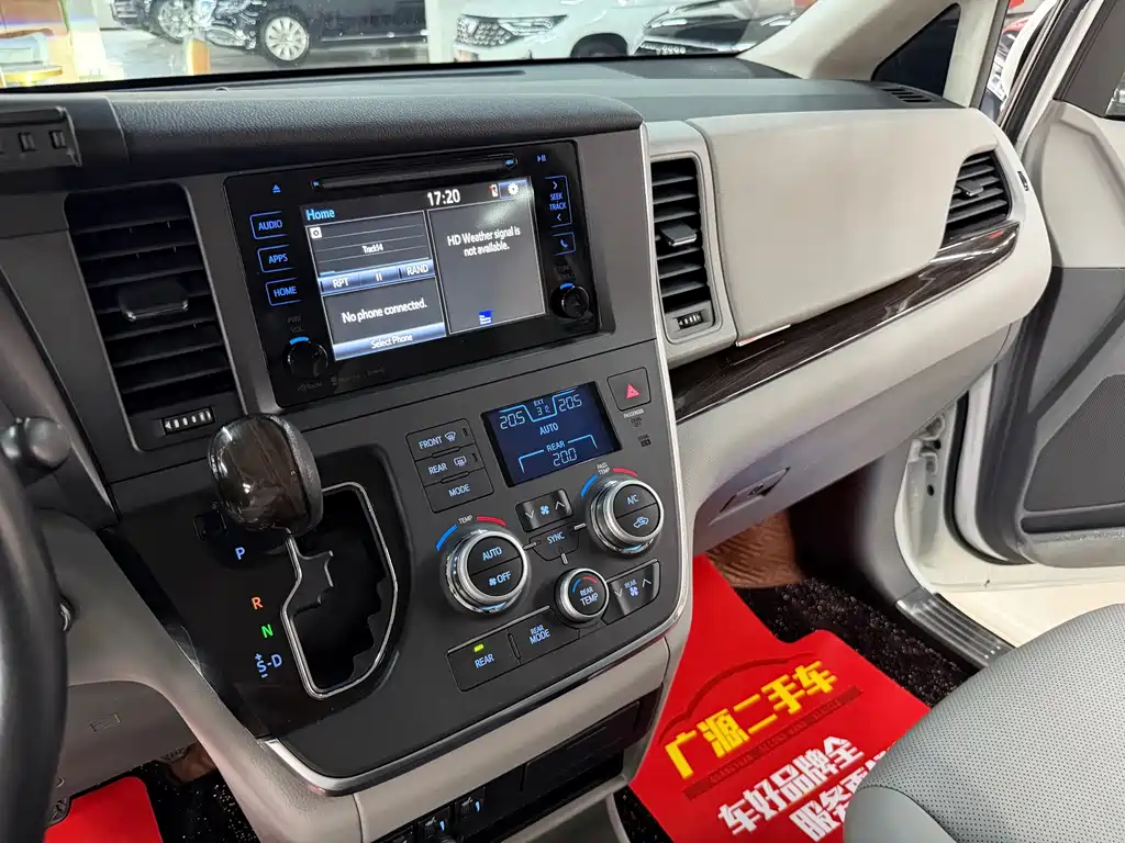 Toyota Sienna — миниатюра 18