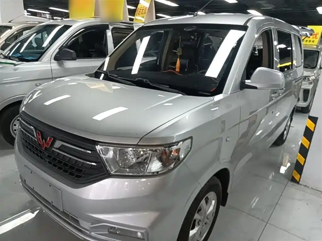 Купить Wuling Hongguang V